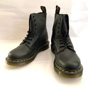 NIB Women’s Dr. Martens 1460 Pascal Virginia Boots